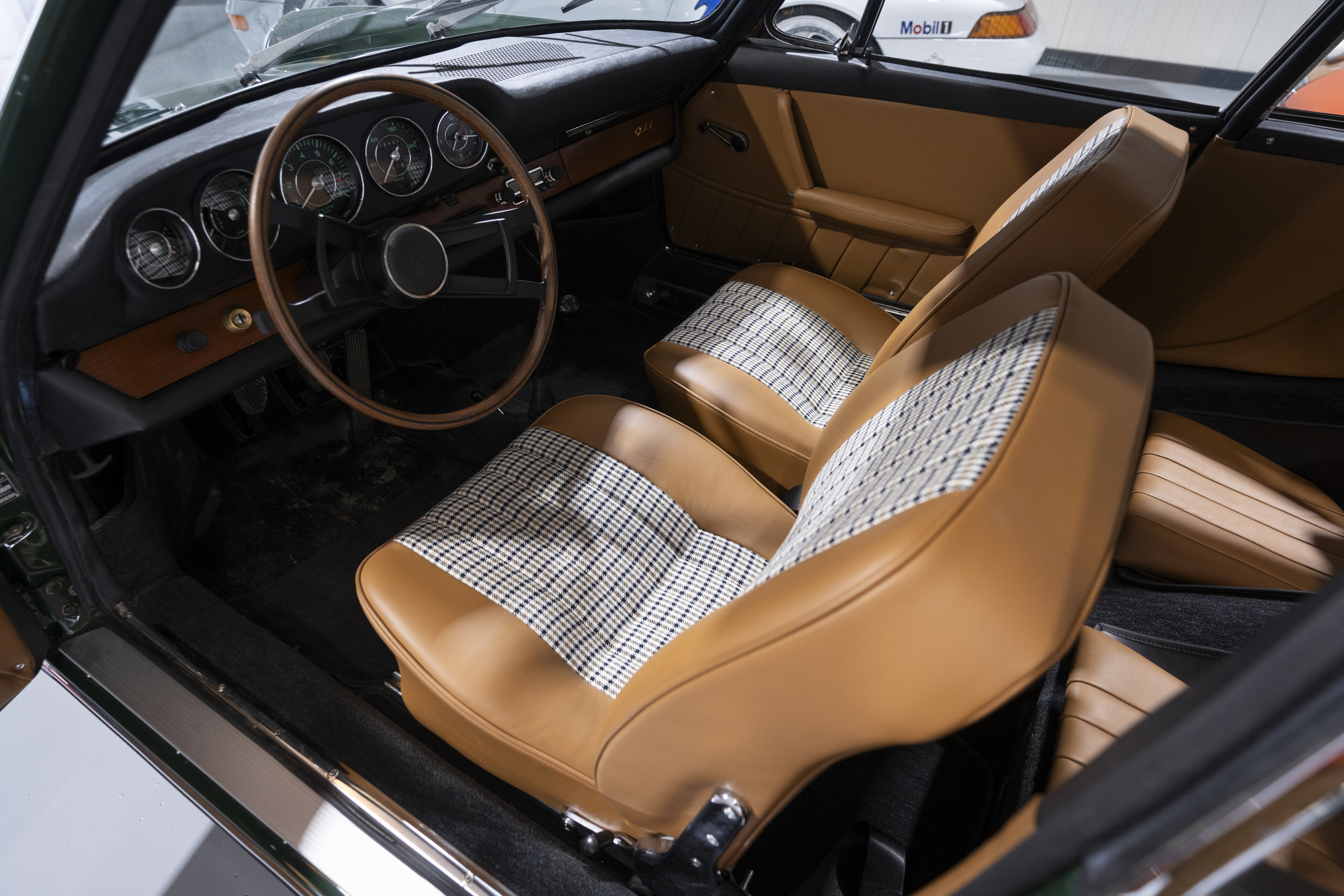 Porsche 911-SWB-1965 Irish-Green (10)
