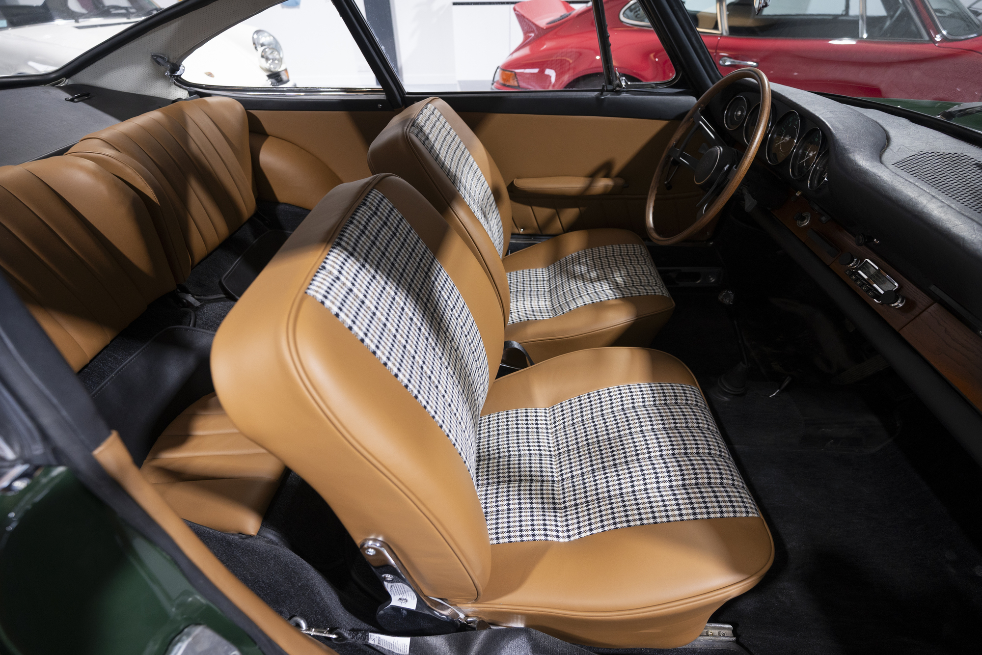 Porsche 911-SWB-1965 Irish-Green (15)