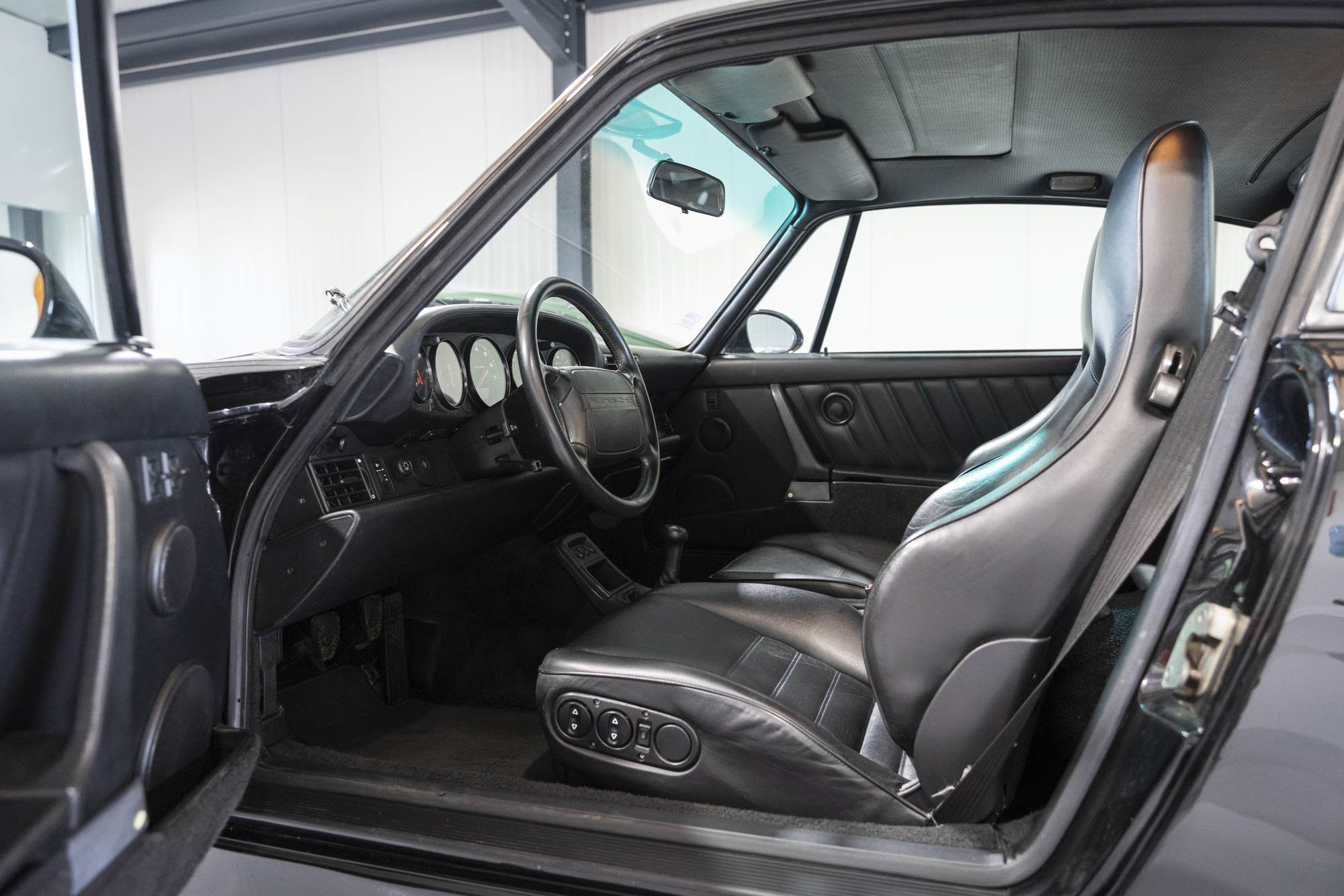 Porsche-964-Turbo (25)