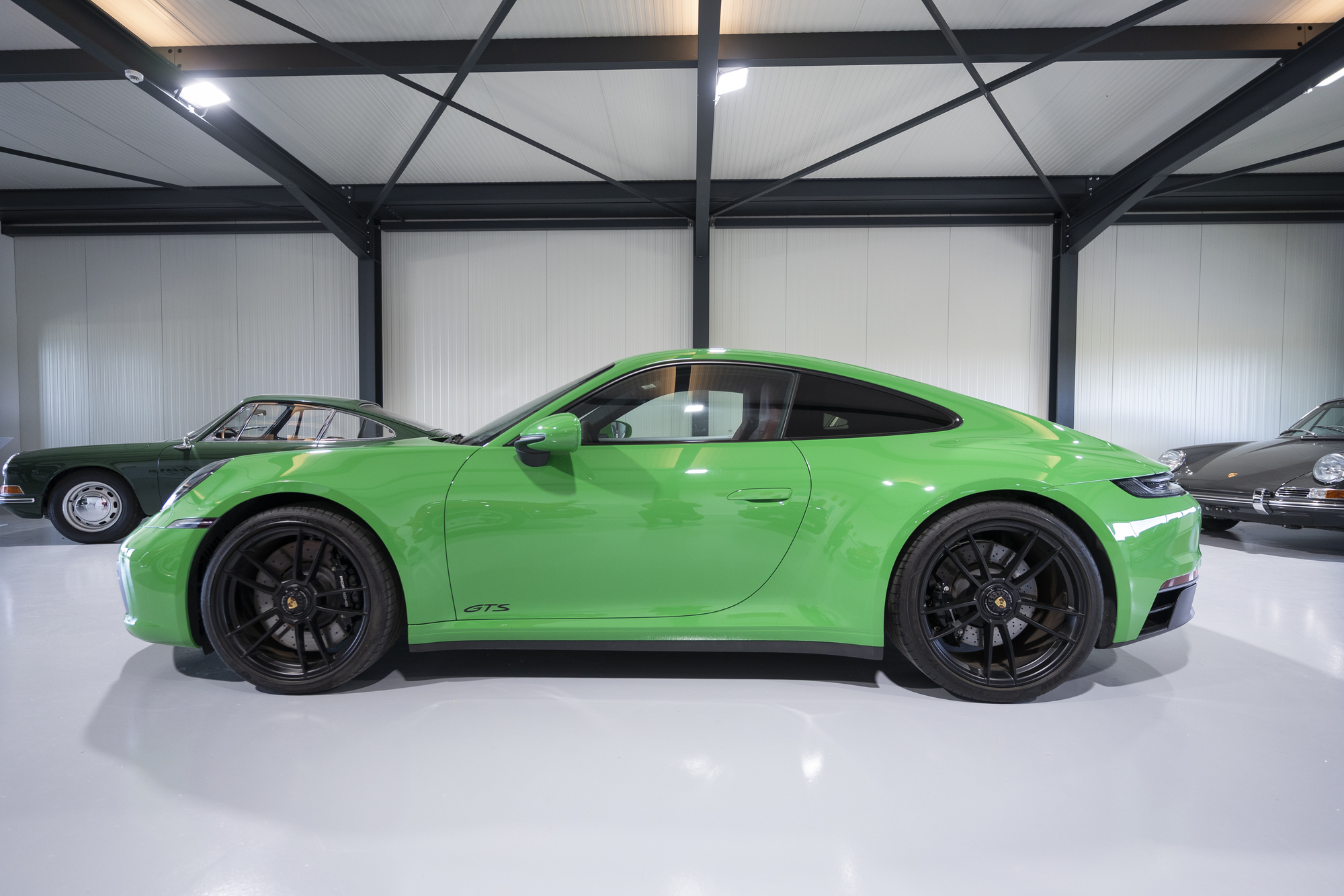 Porsche-992 Carrera-GTS-vert-python (1)