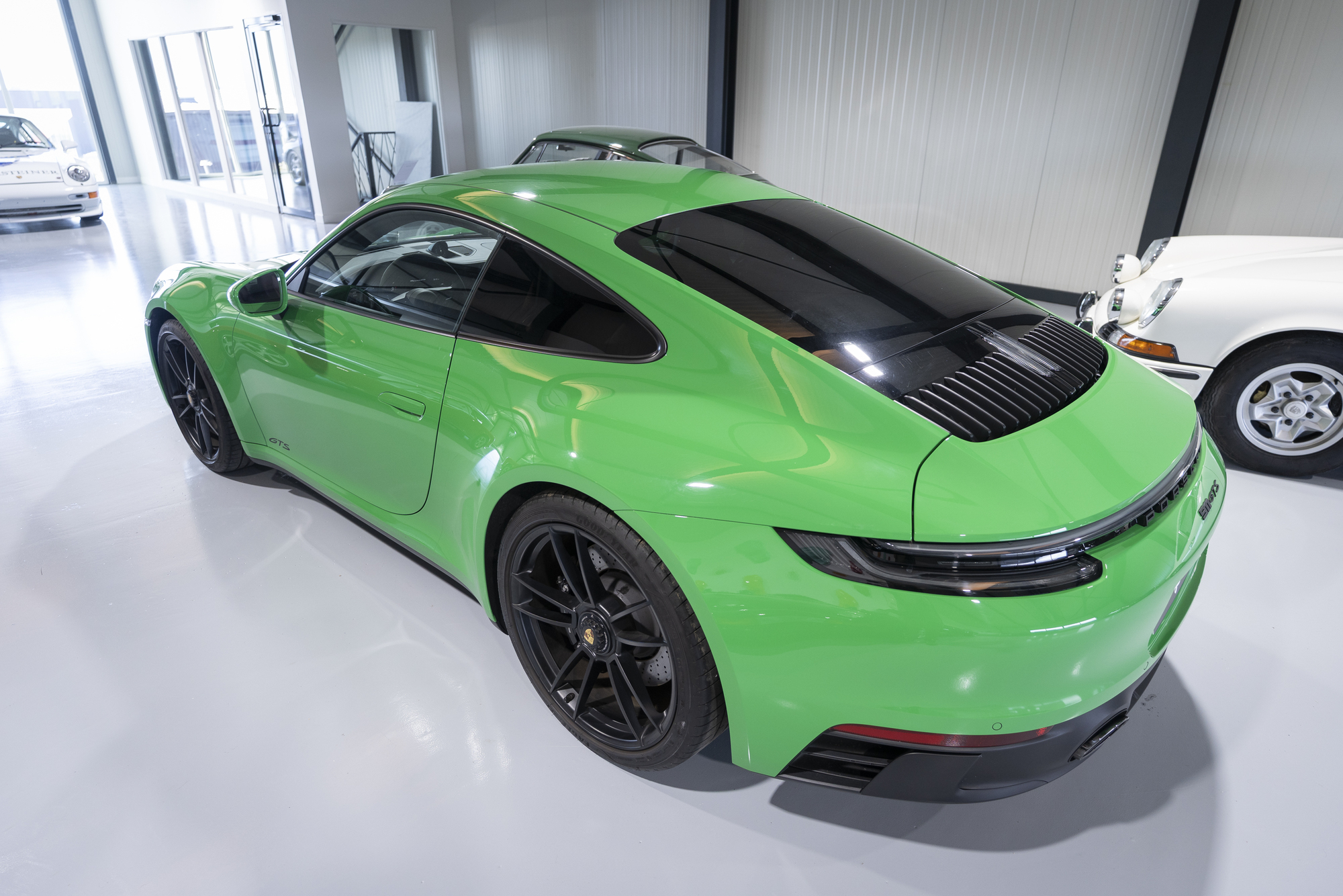 Porsche-992 Carrera-GTS-vert-python (15)