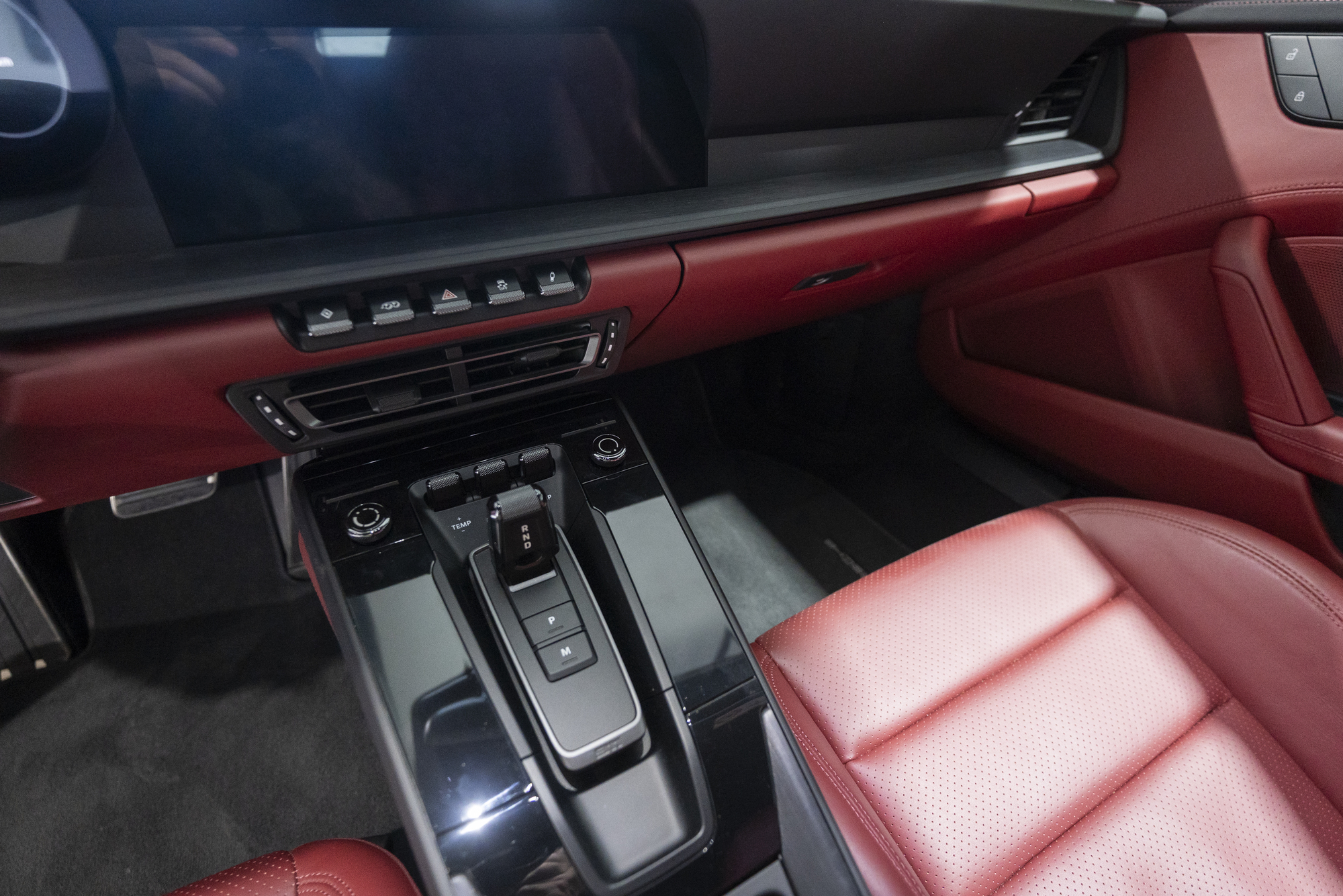 Porsche-992 Carrera-GTS-vert-python (24)