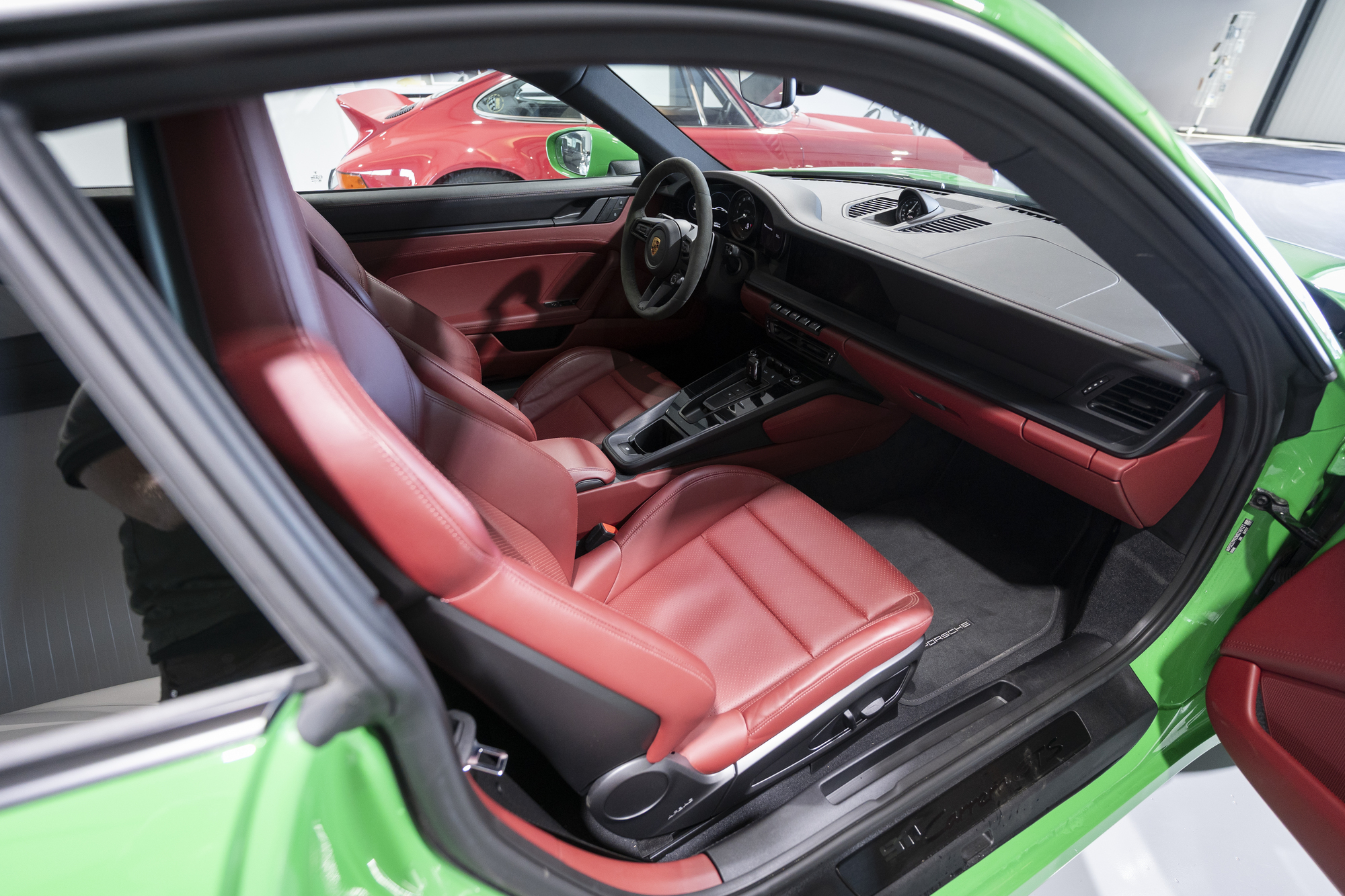 Porsche-992 Carrera-GTS-vert-python (25)