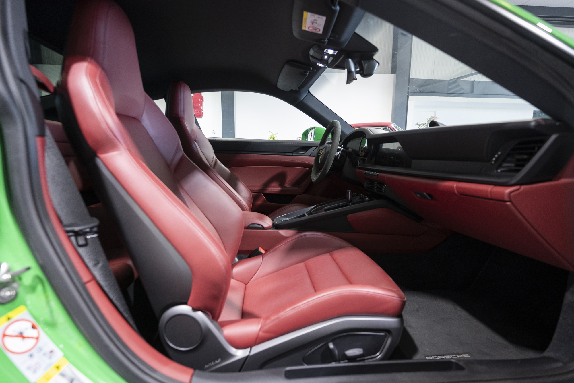 Porsche-992 Carrera-GTS-vert-python (26)