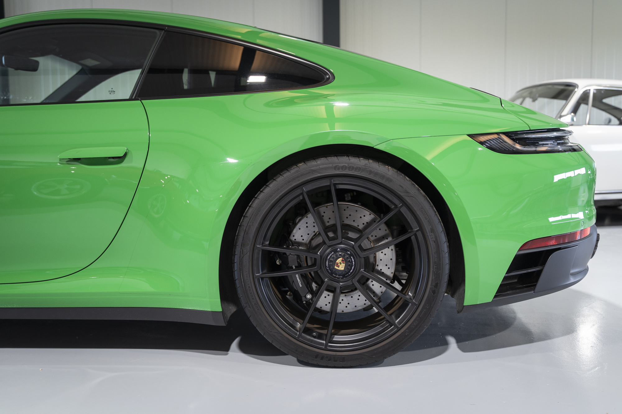 Porsche-992 Carrera-GTS-vert-python (29)