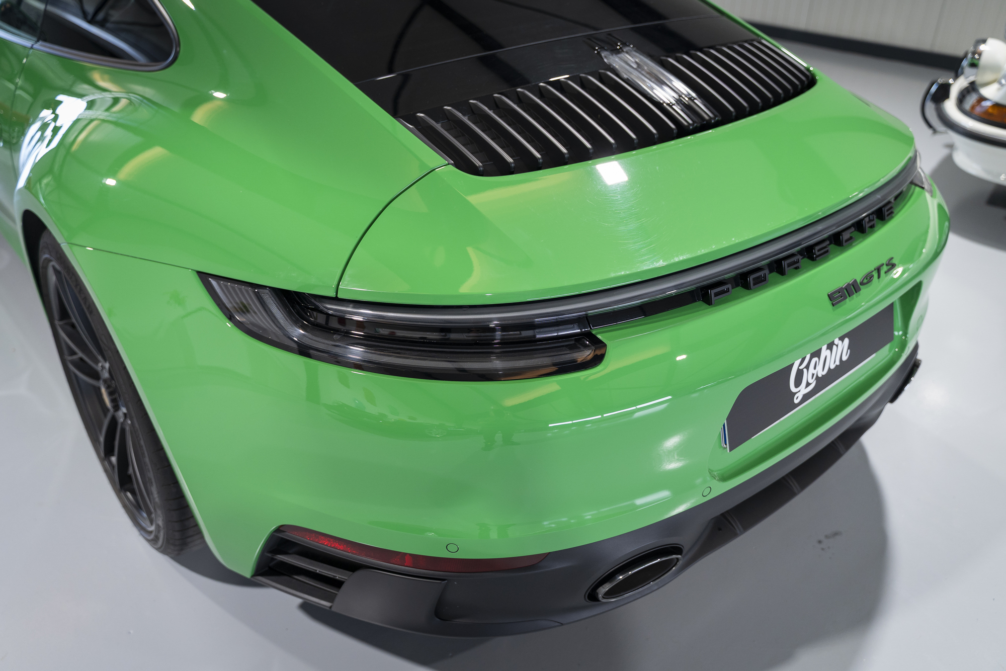 Porsche-992 Carrera-GTS-vert-python (39)