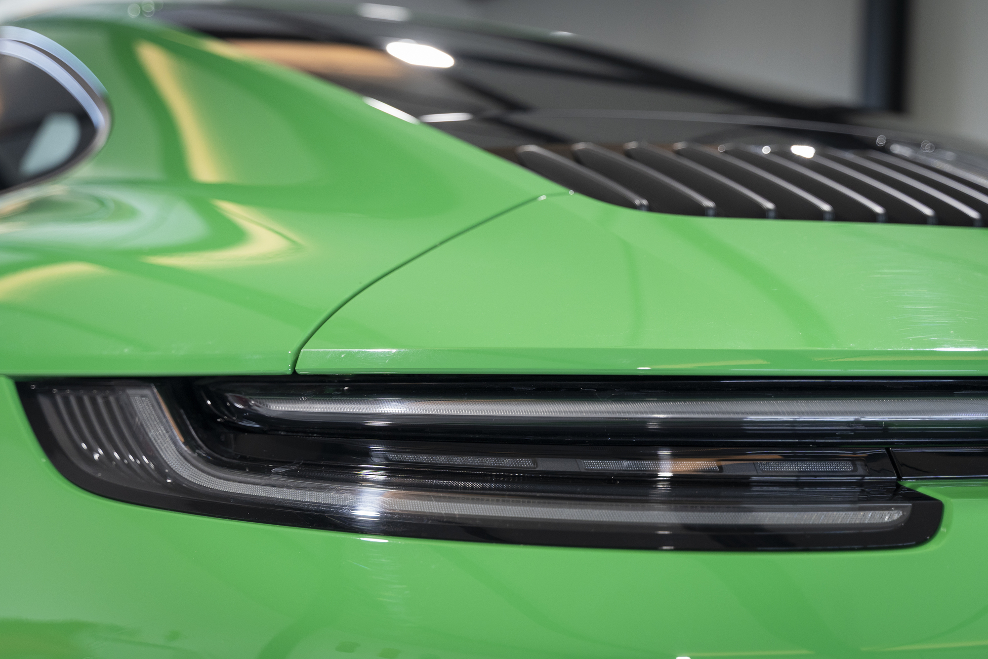 Porsche-992 Carrera-GTS-vert-python (40)