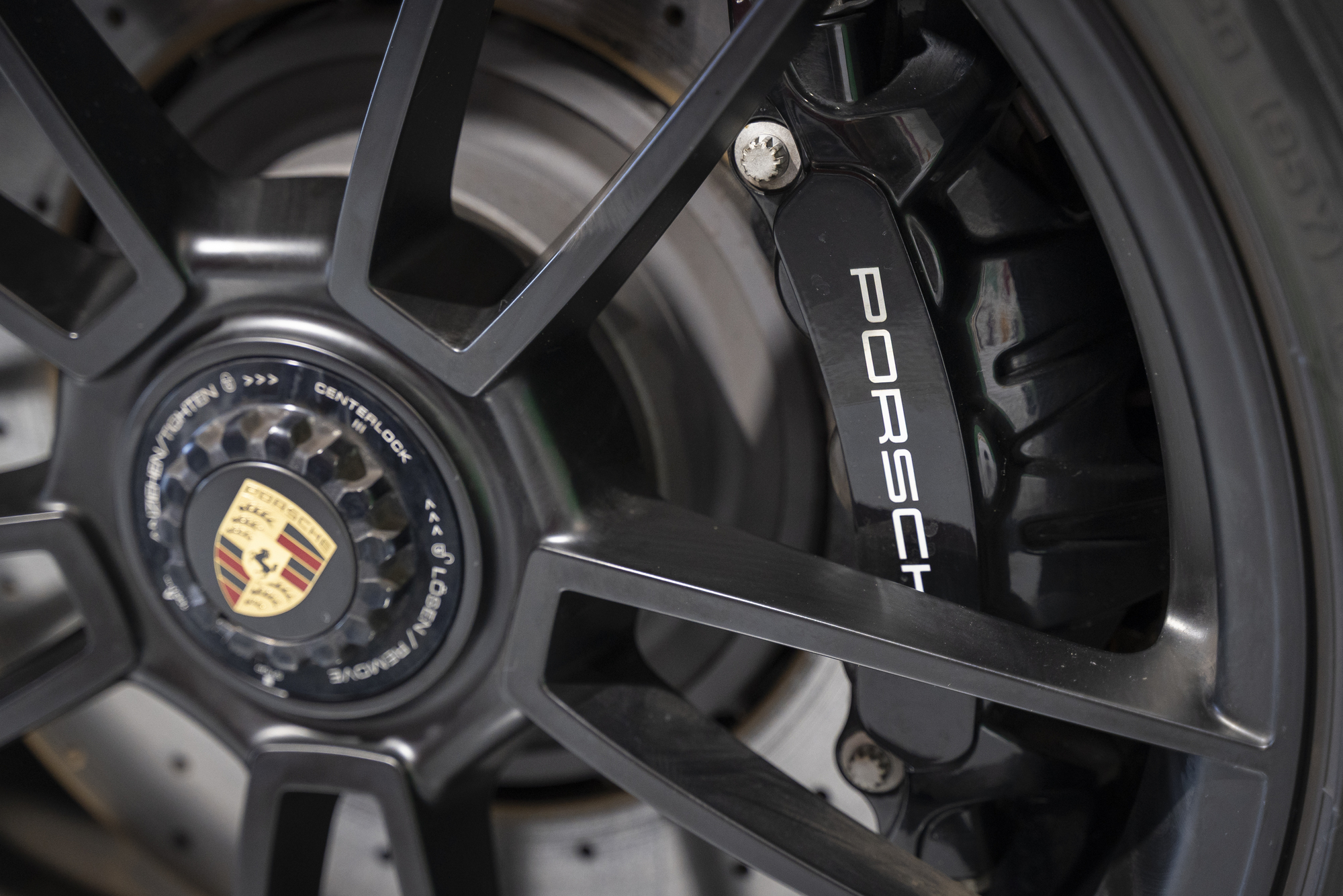 Porsche-992 Carrera-GTS-vert-python (48)