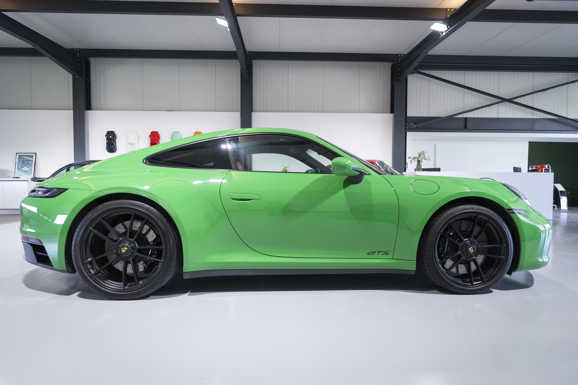 Porsche-992 Carrera-GTS-vert-python (9)