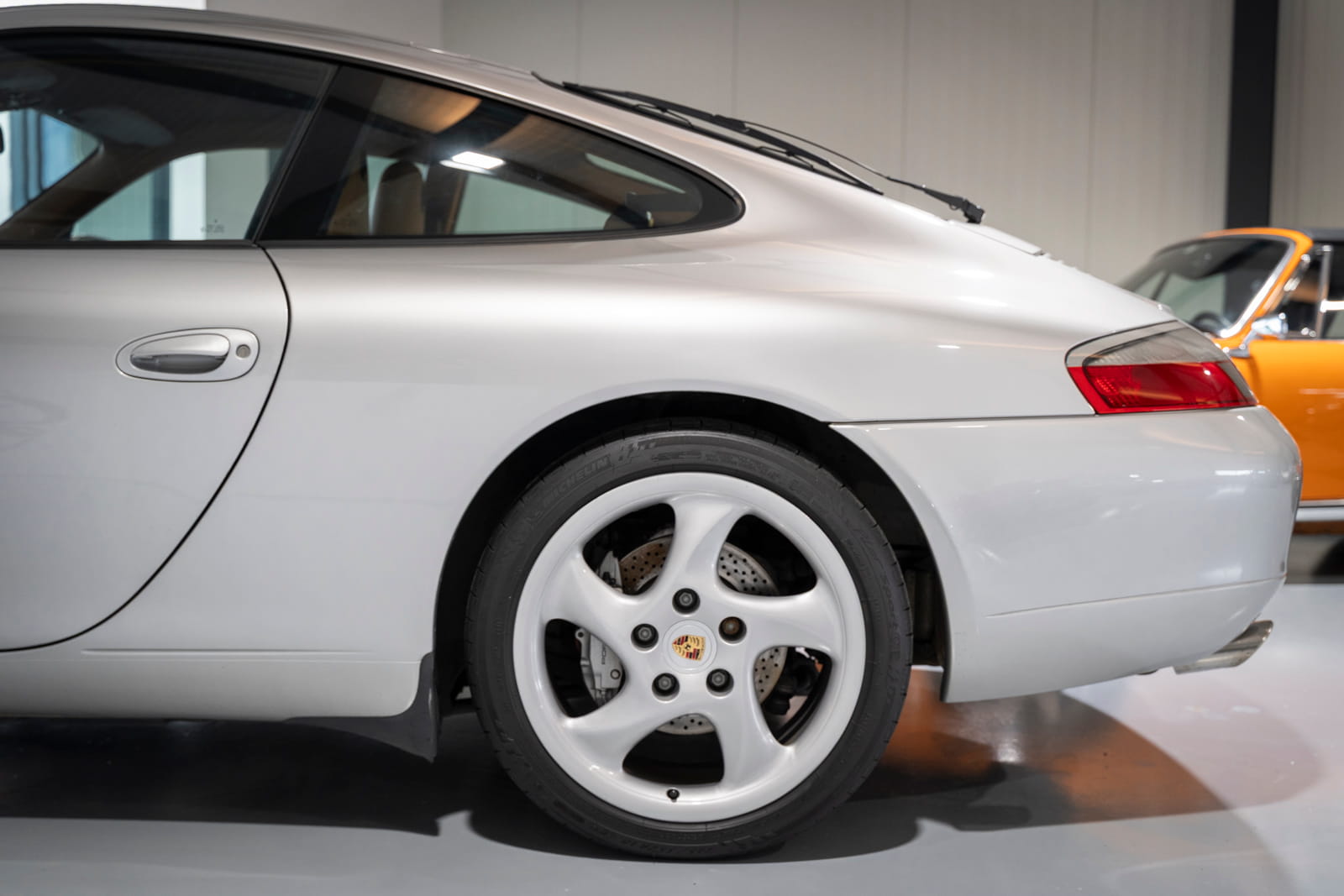 Porsche-996-Carrera-4-Coupé-2001 (16)