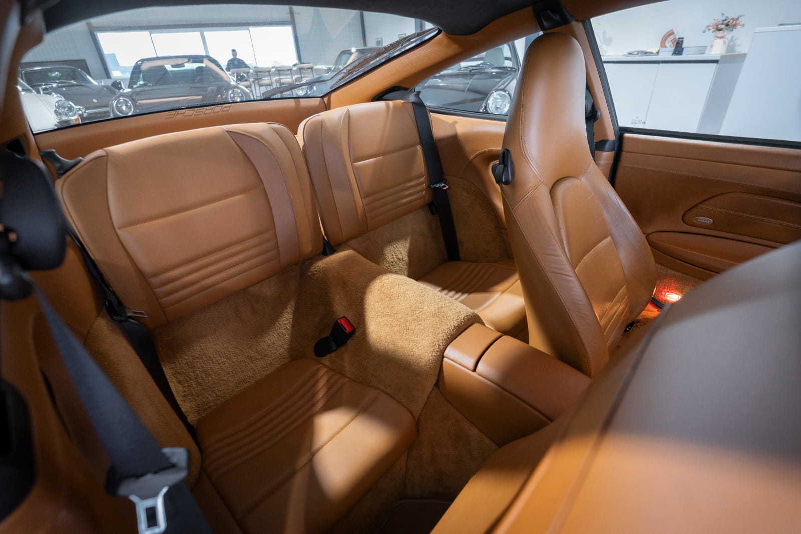 Porsche-996-Carrera-4-Coupé-2001 (28)