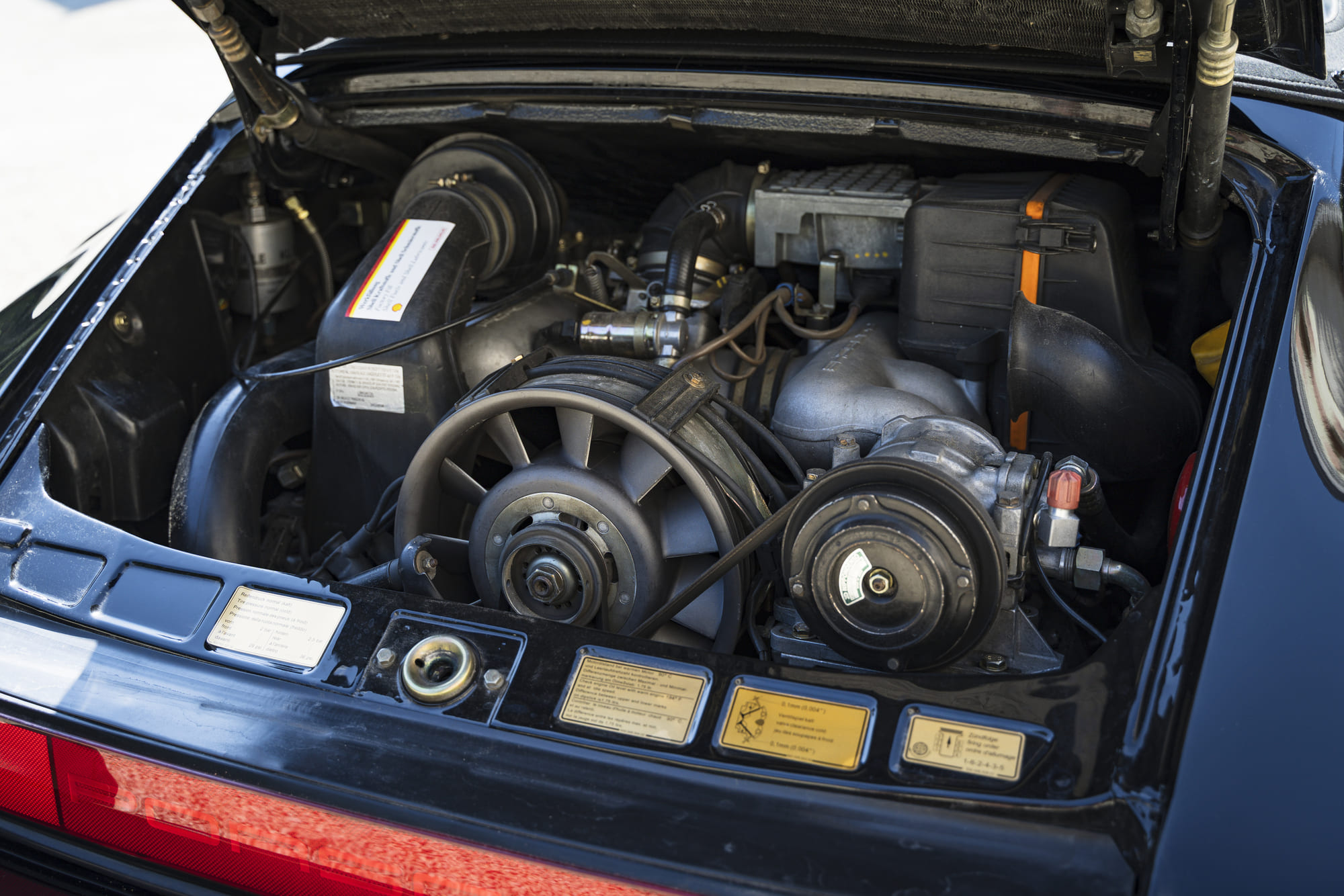 Porsche-911-Carrera Cabriolet-Turbo-Look-Usine (23)