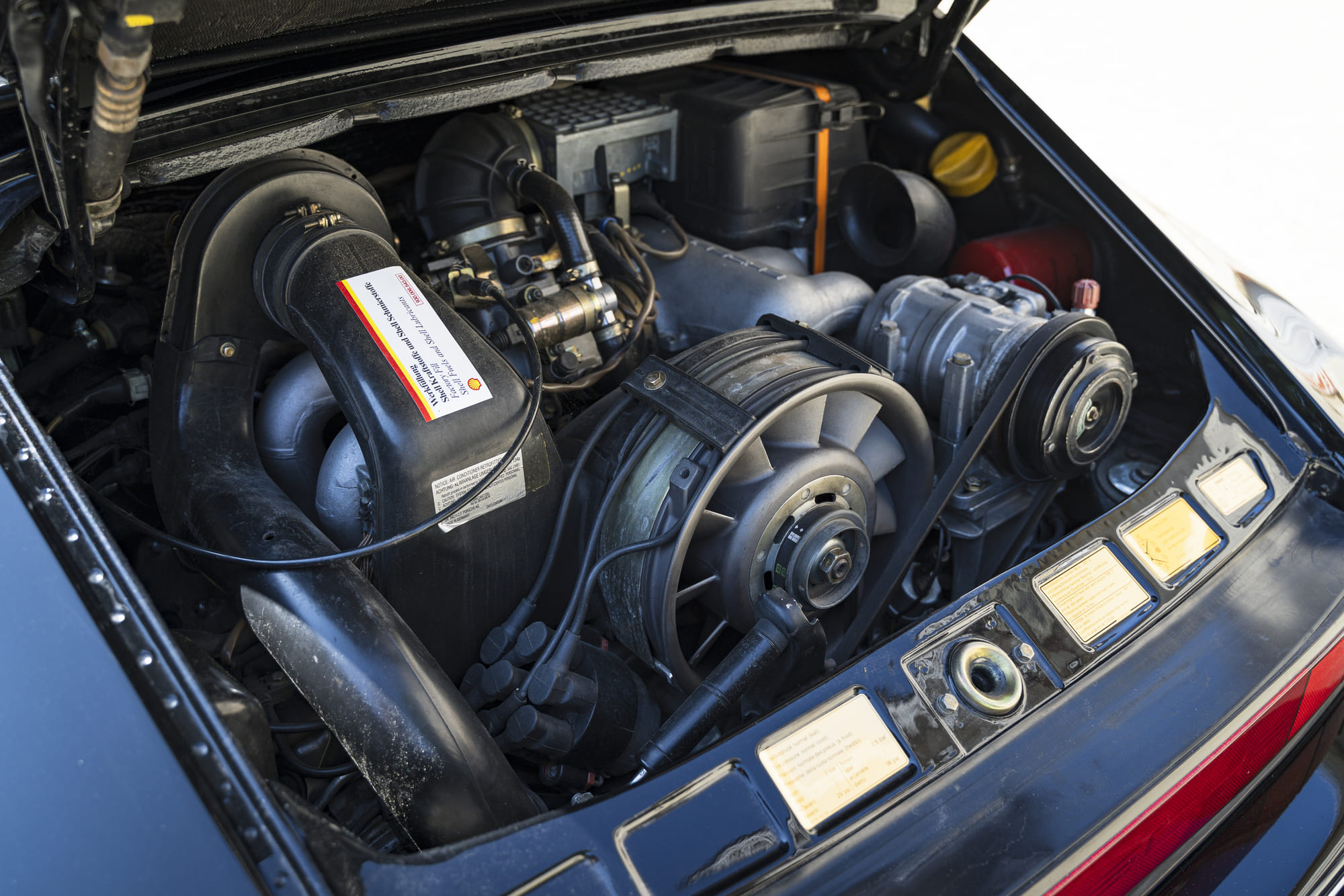 Porsche-911-Carrera Cabriolet-Turbo-Look-Usine (24)