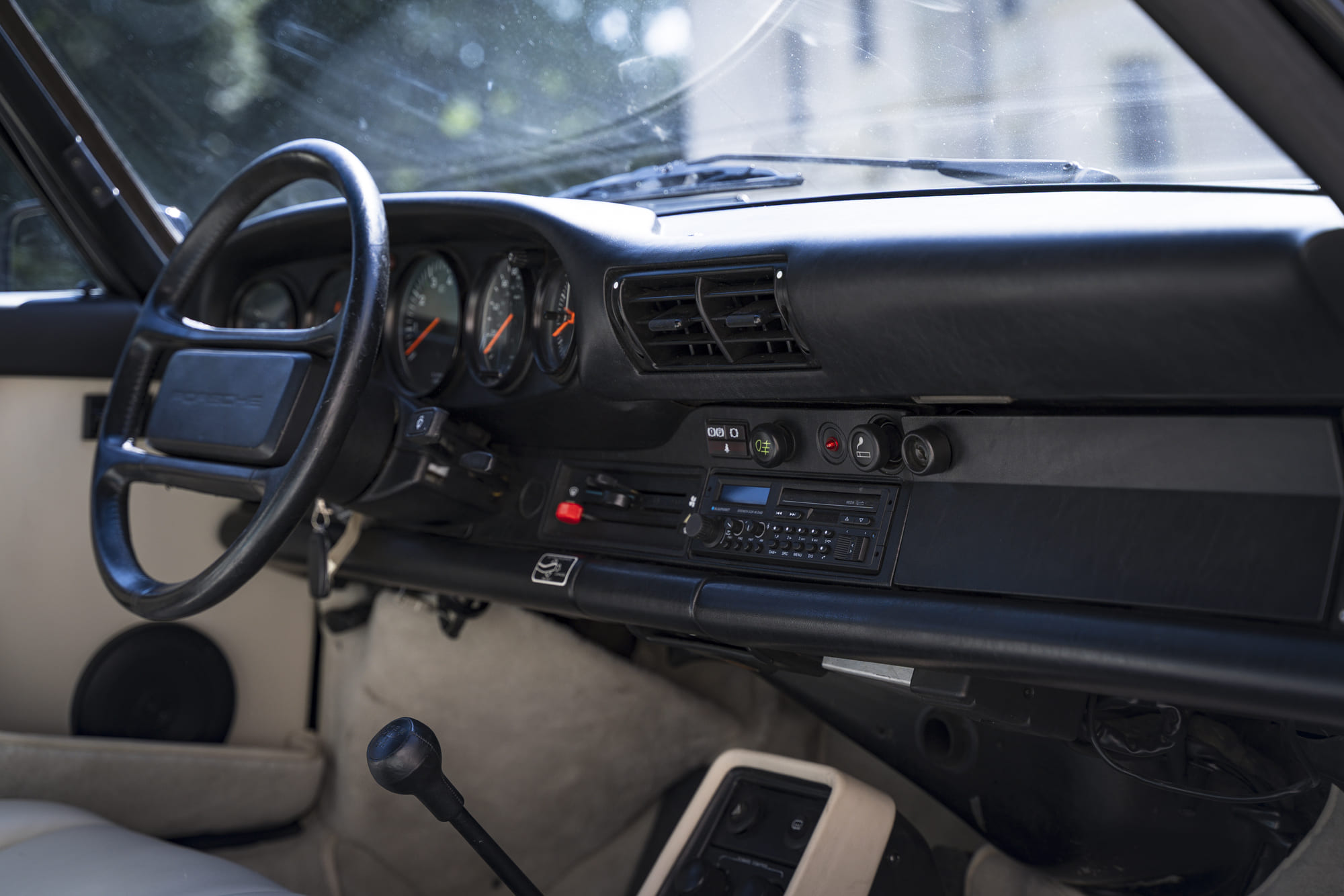 Porsche-911-Carrera Cabriolet-Turbo-Look-Usine (28)