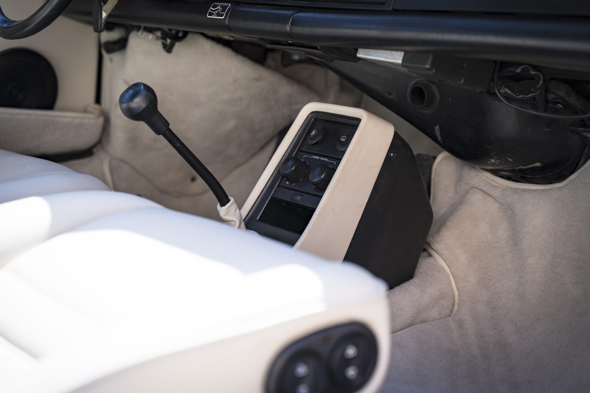 Porsche-911-Carrera Cabriolet-Turbo-Look-Usine (29)