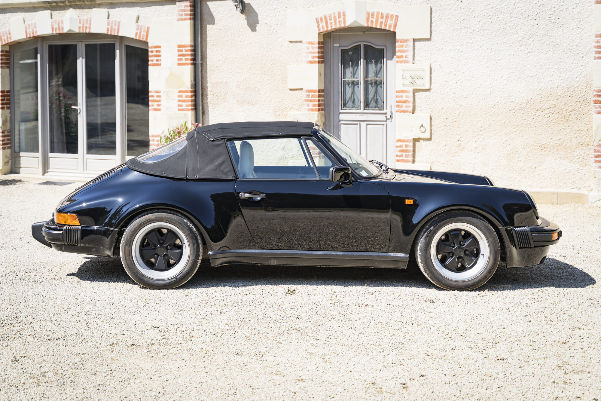 Porsche-911-Carrera Cabriolet-Turbo-Look-Usine (38)