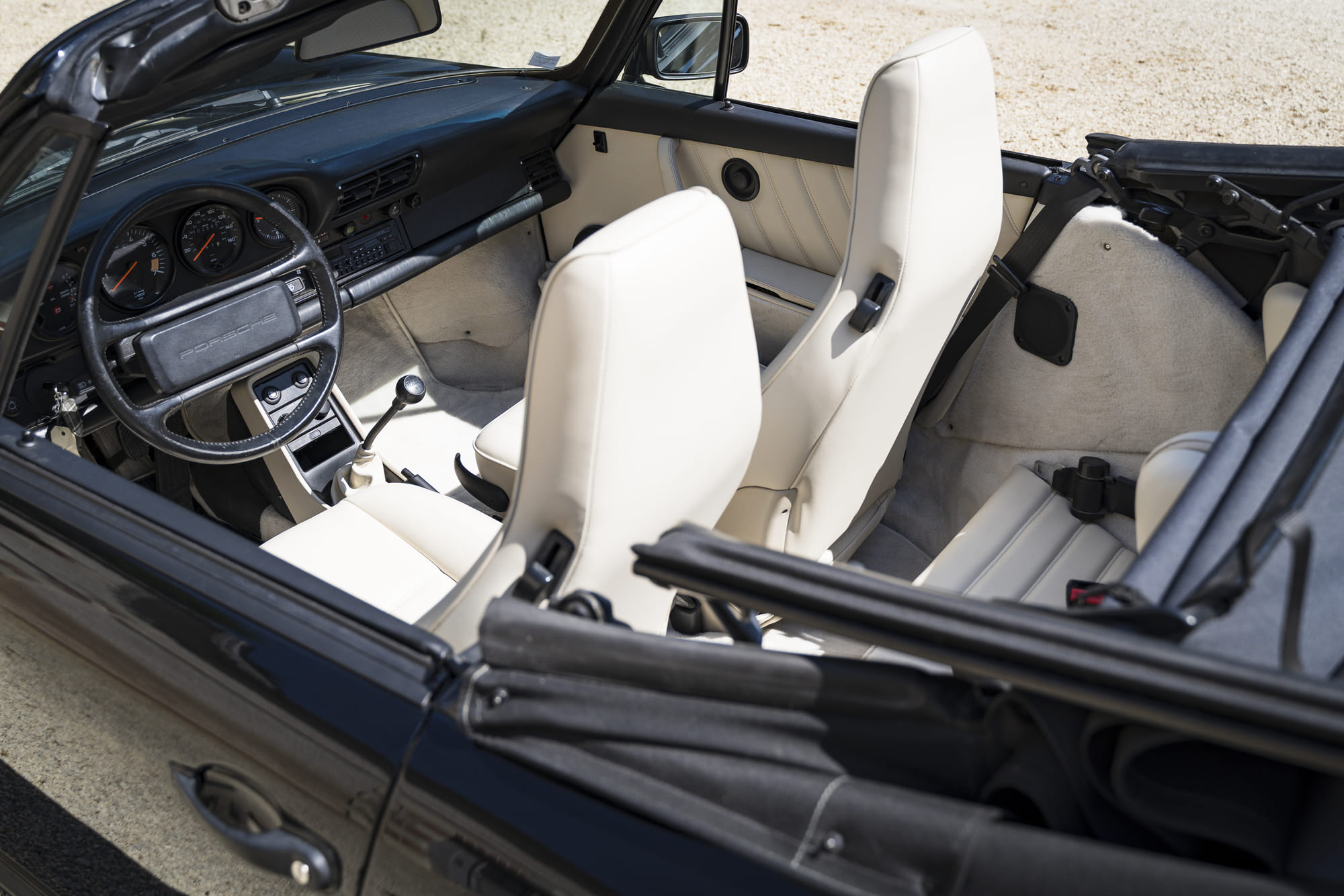 Porsche-911-Carrera Cabriolet-Turbo-Look-Usine (40)