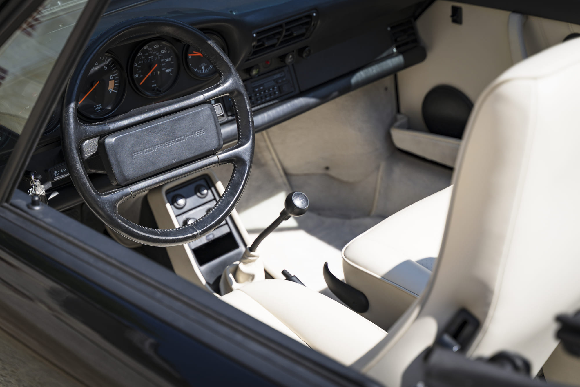 Porsche-911-Carrera Cabriolet-Turbo-Look-Usine (41)