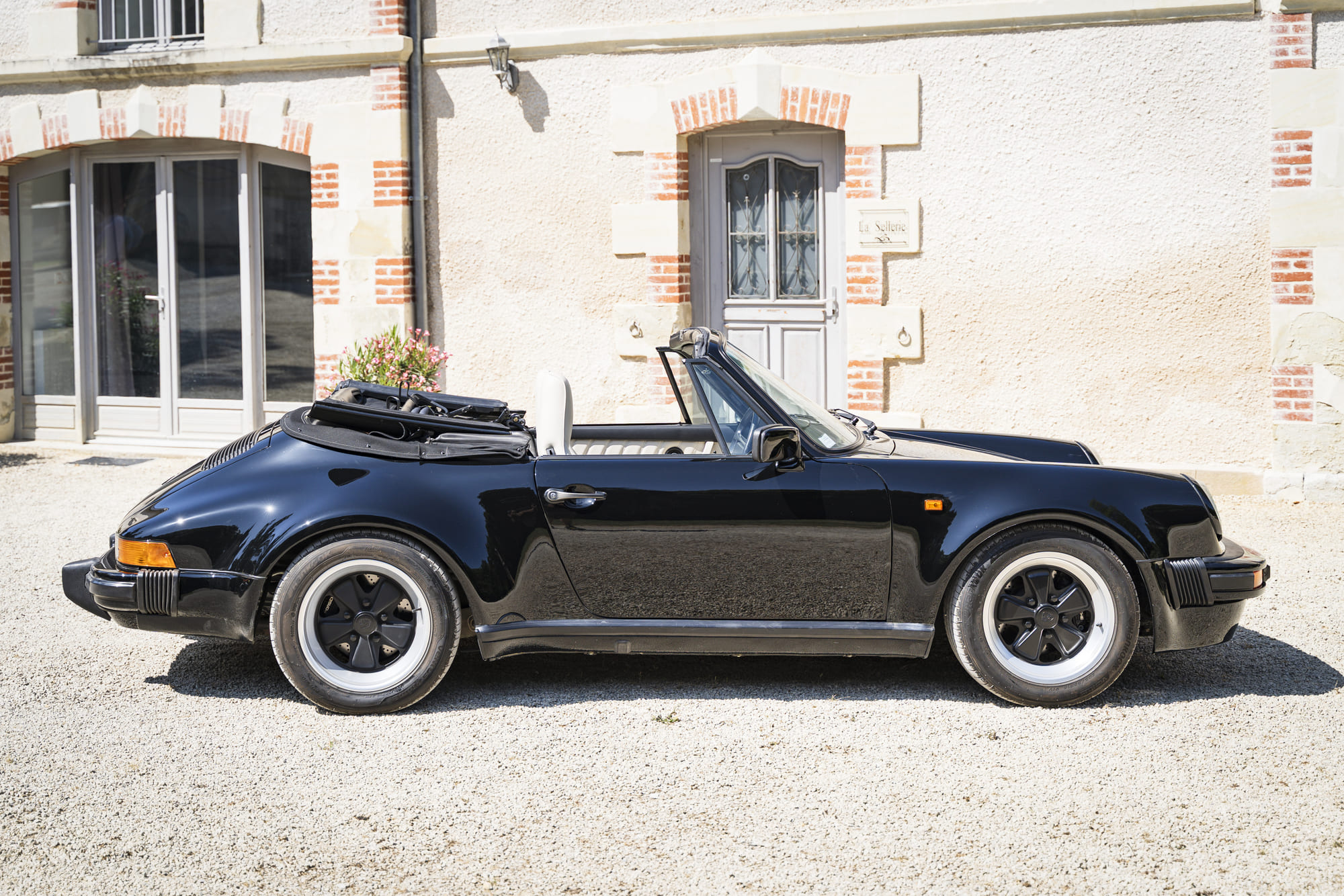 Porsche-911-Carrera Cabriolet-Turbo-Look-Usine (43)