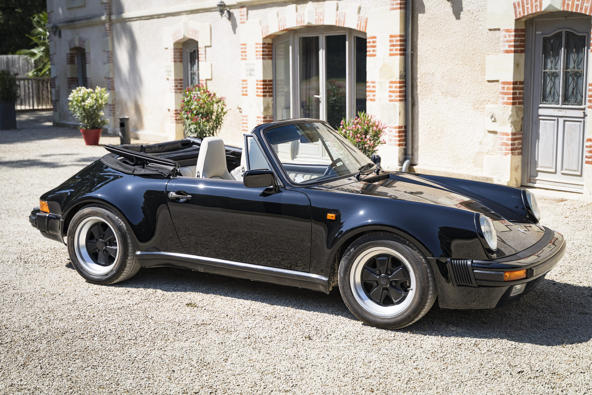 Porsche-911-Carrera Cabriolet-Turbo-Look-Usine (45)