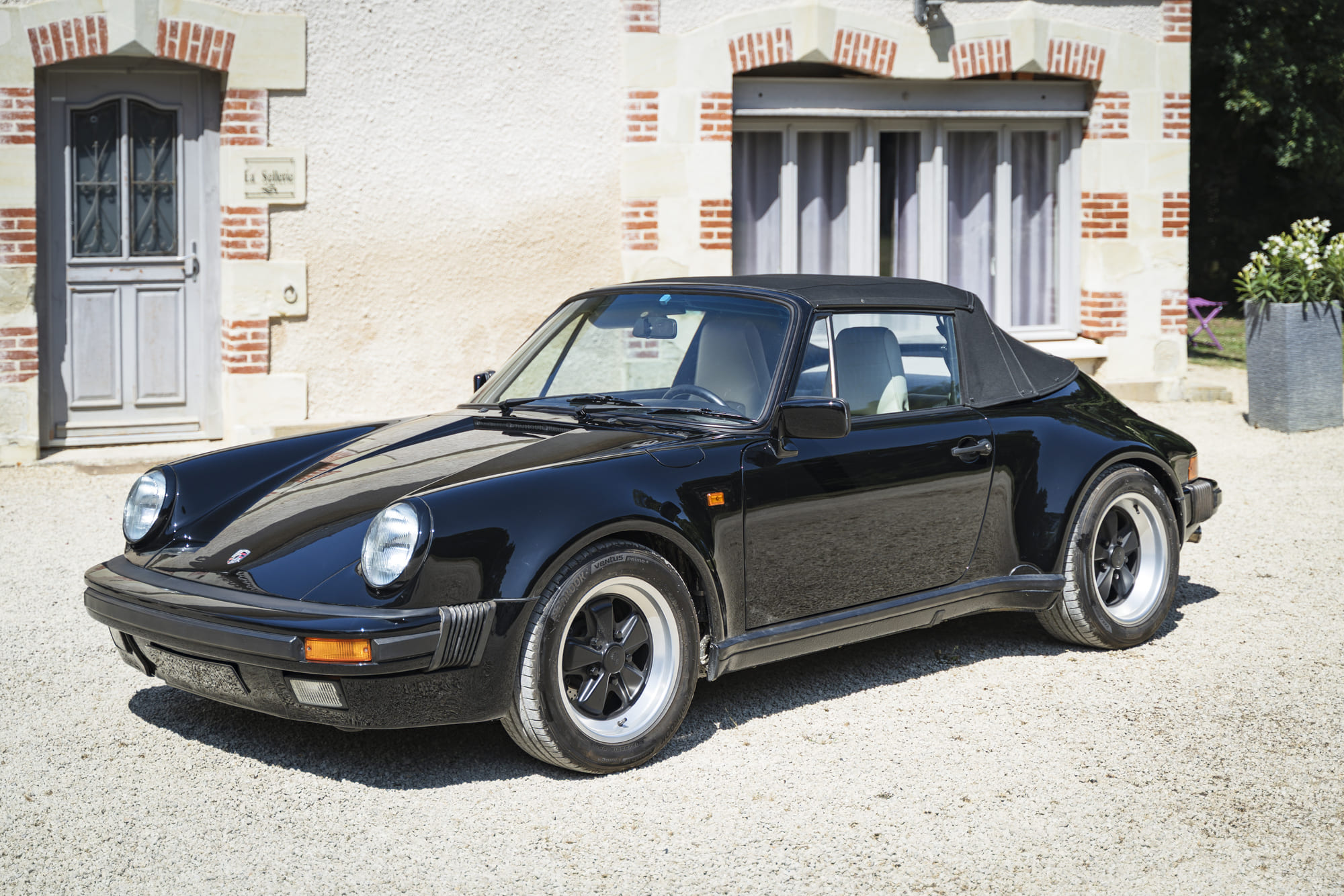 Porsche-911-Carrera Cabriolet-Turbo-Look-Usine (52)