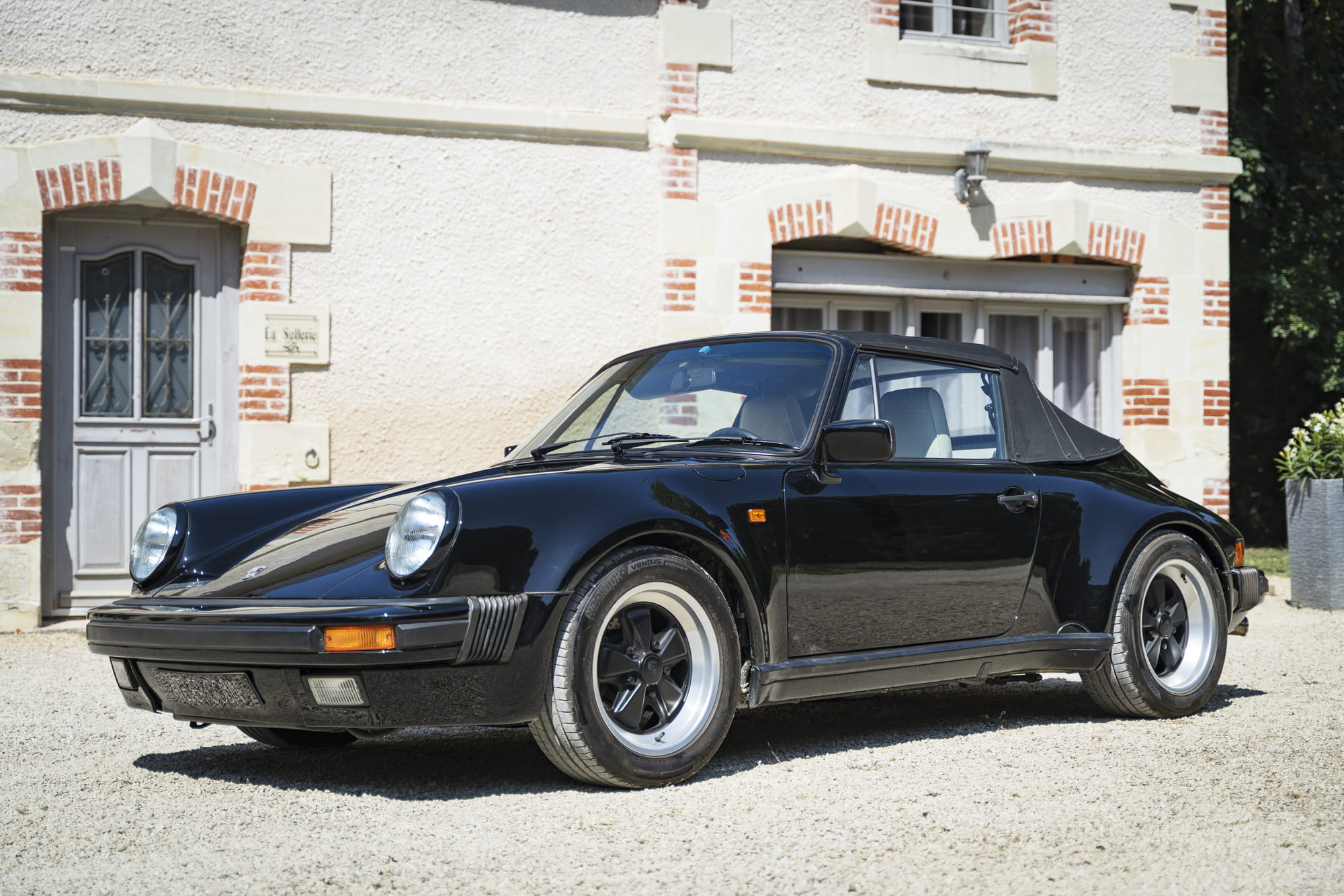 Porsche-911-Carrera Cabriolet-Turbo-Look-Usine (53)