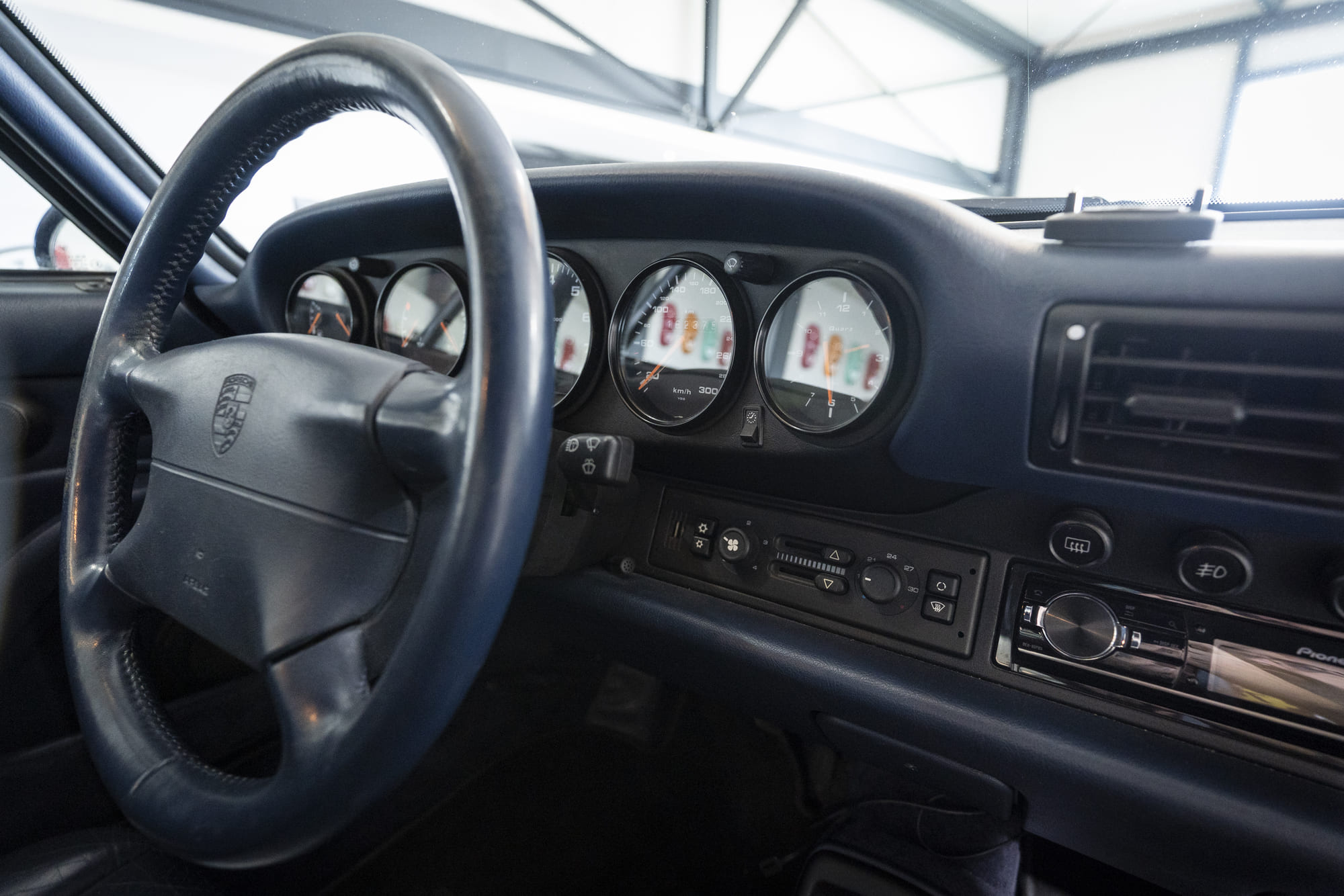 Porsche-993-Carrera-Coupé-1994 (27)
