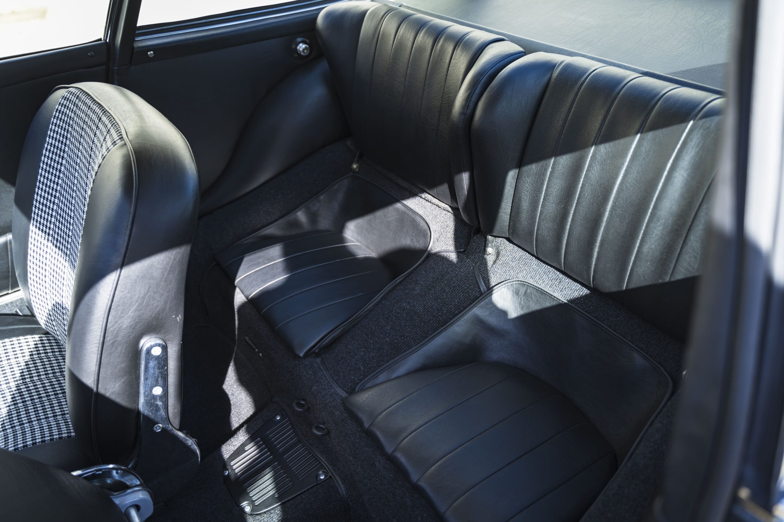 Porsche-911-2.0 SWB-1965-Slate-Grey (17)